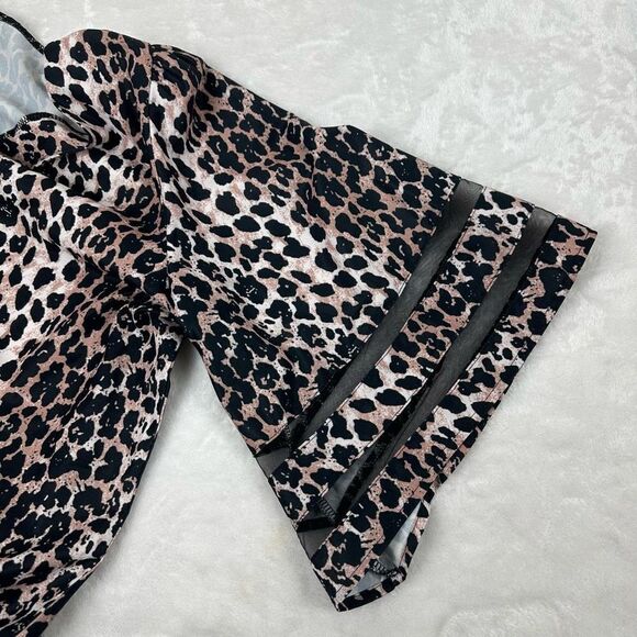 Boutique Women's M Oversized Flare Sleeve Vneck Tee Cheetah With Peekaboo Mesh - Picture 4 of 8